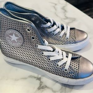 NWOT Mens/Womens Converse : Women’s 7